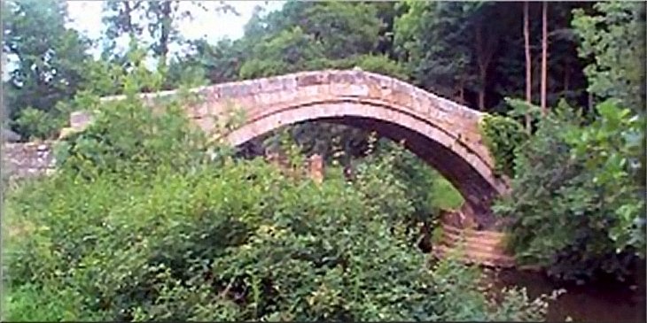 Old stone packhorse bridge at Glaisdale 