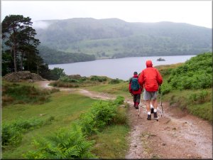 Starting out in the drizzle on the path from patterdale around Ullswater