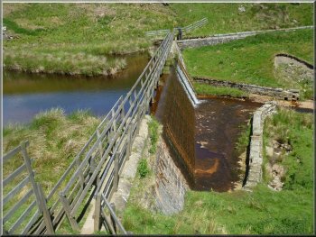 Silt trap dam across the R. Nidd inlet