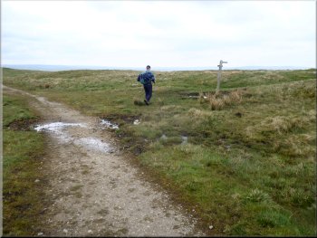 Turning off the E/W bridleway to descend round Pikedaw Hill