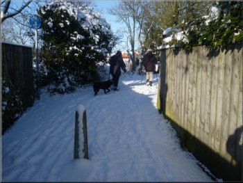 Footpath & cycleway along Stonefield Lane
