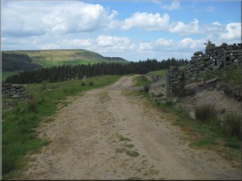 Following the track around the western side of Cringle Moor