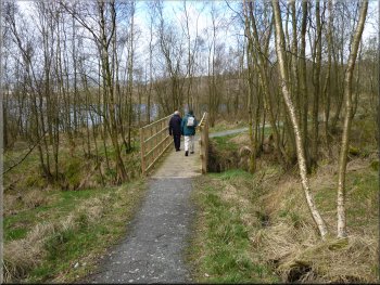 Path between the road and the reservoir's edge