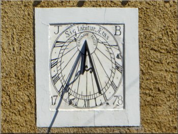 Sundial on the wall of a house on West End, Middleham