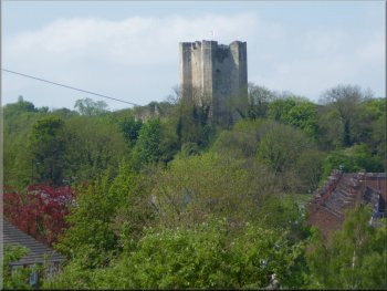The keep of Conisbrough Castle straight ahead