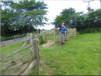 We passed through the gates on both sides of the hedge