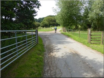 The old byway passing the entrance to Cinque Cliff Grange