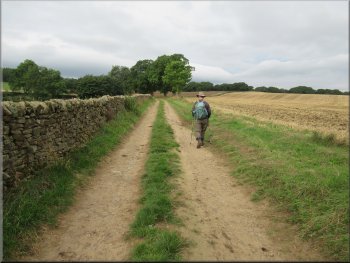 Following the farm track away from Crabtree House Farm