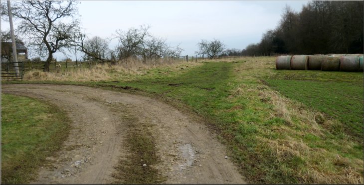 The access track turns left into Low Parks Farm but the bridleway continues straight ahead
