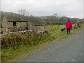 An old stone barn on the way back to Arncliffe