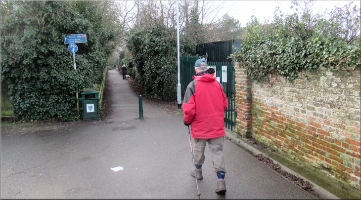 Continuing along the public footpath from Kitchen Lane