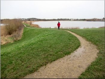 Path between the two gravel pit lakes